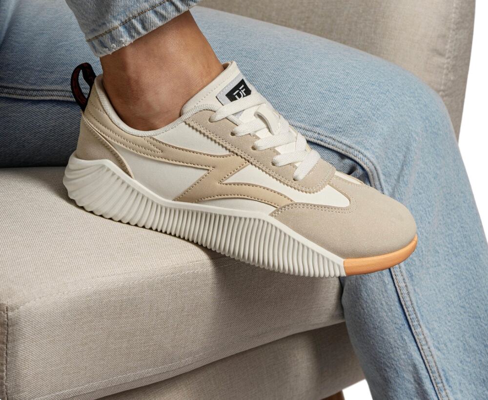 DE Florance Womens 9.5 Beige Cream Clodea 2.0 Sneakers Casual Chic NWT